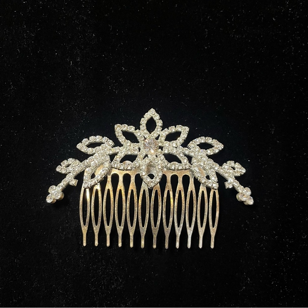Hair comb, silver rhinestone bridal, prom elegant hairpiece.